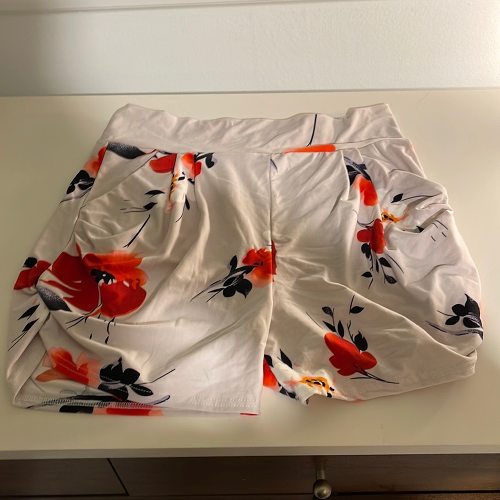 Harem style comfy shorts. Relax but in style.